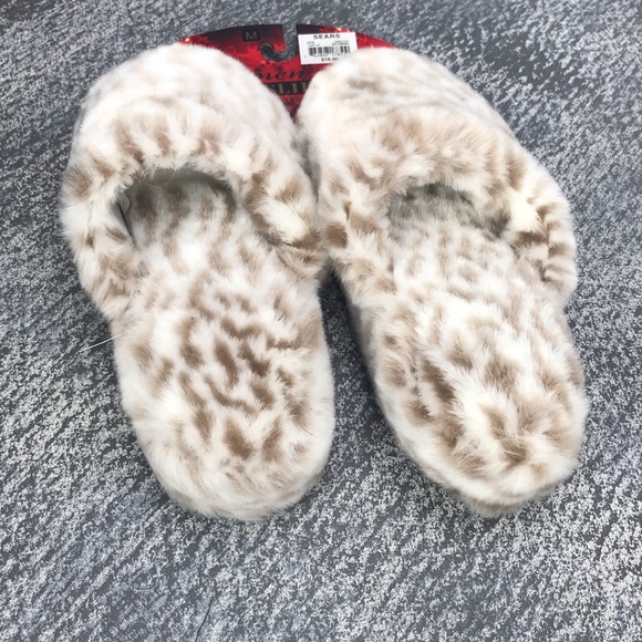 Plush Leopard Print Slipper - Picture 3 of 5